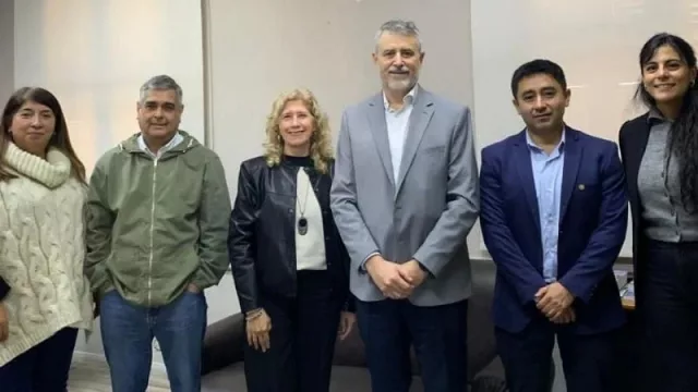 La empresa minera Newmont busca jóvenes profesionales catamarqueños para operar en Santa Cruz