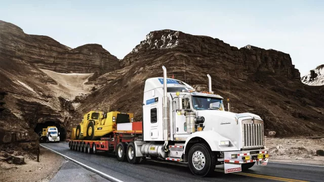 La UCASAL sumó una diplomatura en logística y transporte de mercancías peligrosas (incluida la Minería)