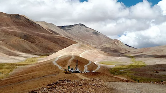 Los Azules busca US$ 4.000 millones y negocia con Rio Tinto para financiar su construcción