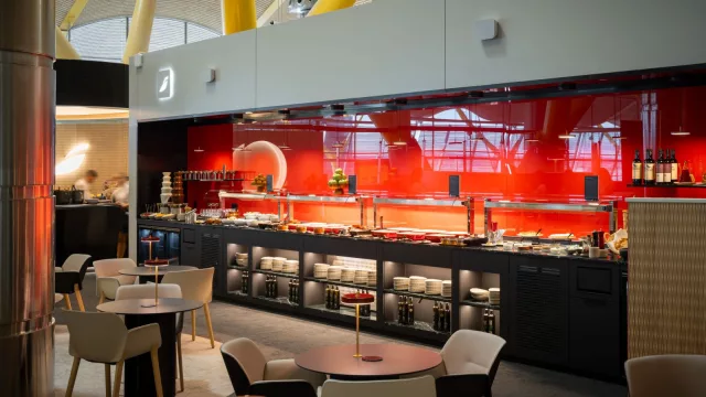 Iberia impulsa su servicio exclusivo para pasajeros VIP con la apertura de la Emerald Lounge Sorolla