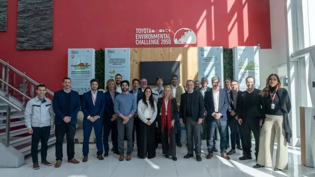 Toyota y YPF Luz amplían su alianza y llevan energía renovable a más concesionarios