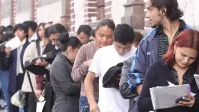 Consumo y empleo en tensión: gremios advierten una caída superior al 30% del poder adquisitivo en Santiago