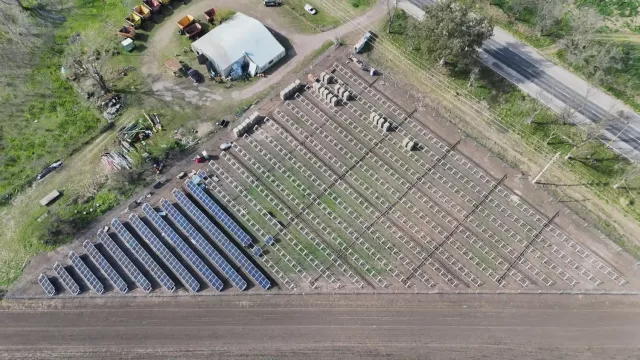 La Cooperativa Eléctrica de Venado Tuerto avanza con el montaje de paneles de su parque solar