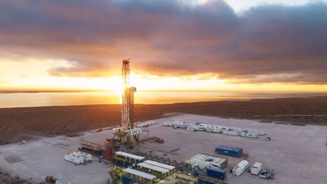 YPF alcanzó un nuevo récord en Vaca Muerta con una rama lateral de 4.770 metros en pozos slim